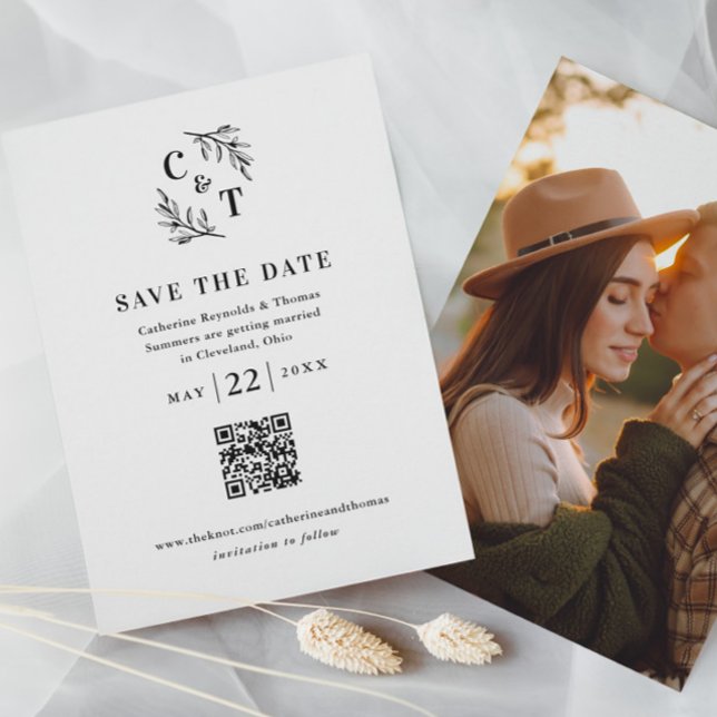 Reserva La Fecha Elegante Monograma Código QR Boda fotográfico (Minimal Greenery Leaves Monogram Wedding Photo Save the Date with QR Code.)