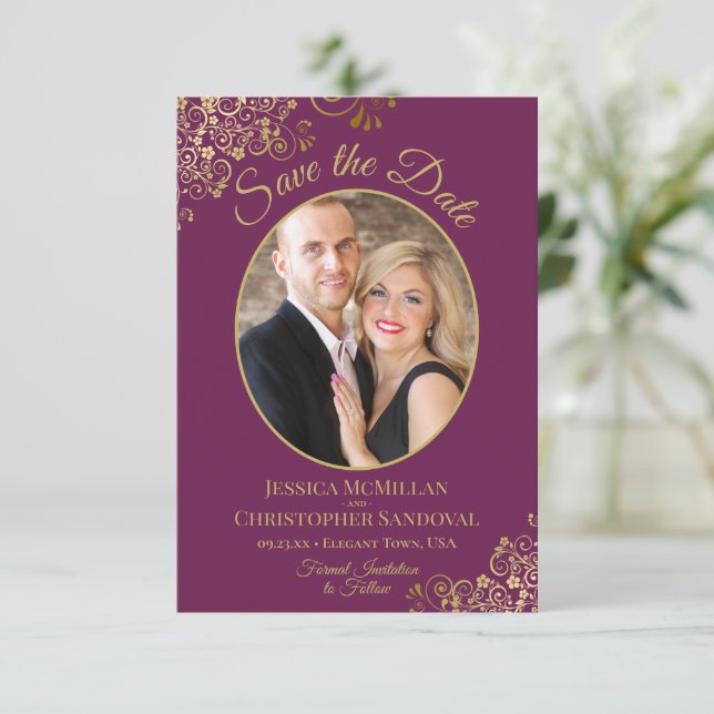 Reserva La Fecha Elegante Oval Photo Gold y Magenta Purple Boda (Anverso de pie)
