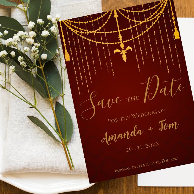Reserva La Fecha Elegante Red Tradicional Gold Twirls Boda de lujo (Elegant Red Traditional Gold Twirls Luxury Wedding Save The Date)
