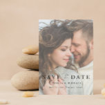 Reserva La Fecha Elegante Vellum Moderno Overlay 2 Photo Boda<br><div class="desc">Envíe sus invitaciones de compromiso con estilo con esta elegante boda blanca de 2 fotos falsa de terciopelo Save the Date, con tipografía moderna de escritura con letras a mano y combinadas con elegantes tipos de letra serif como superposición blanca, sobre su foto favorita de compromiso. La parte posterior de...</div>