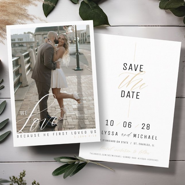 Reserva La Fecha Elegante y simple Boda fotocristiano blanco modern (Love scripture elegant photo simple gold, black and white modern Christian wedding save the date)