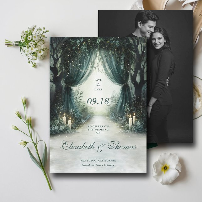 Reserva La Fecha Esmeralda forestal encantada Moody Boda de fotogra (enchanted forest woodland wedding save the date arch canopy fairy tale magic bespoke moody dark)