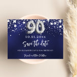 Reserva La Fecha Estrellas de plata azul marino 90 cumpleaños<br><div class="desc">Un moderno y elegante Save the Date para una parte de cumpleaños número 90. Un fondo azul marino decorado con estrellas de imitación plateadas. Personalice y agregue una fecha y un nombre. El color azul es desigual. El texto: Save the Date se escribe con un gran guión de estilo escrito...</div>
