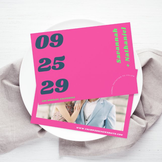 Reserva La Fecha Fecha Negrita Rosa y Verde Sitio Web de Fotos Retr (Subido por el creador)