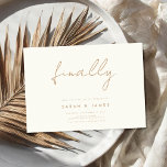 Reserva La Fecha Finalmente, Moderno Minimalista Marfil Tan Salva L<br><div class="desc">Un sencillo y moderno salva la tarjeta de fecha. Personaliza este diseño minimalista de marfil y marfil para que tengas tus datos personales y mensajes.</div>