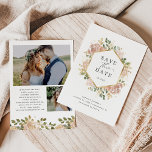 Reserva La Fecha Floral de acuarela neutra | Guardar la fecha<br><div class="desc">Estas impresionantes bodas ahorran las tarjetas de fecha con un marco geométrico falso de oro rodeado de flores neutras de color de agua exuberante y neutro en colores neutros de color tierra como melocotón beige, rosa polvoriento y verde suave con acentos y hojas de oro. Un elegante estilo boho floral...</div>
