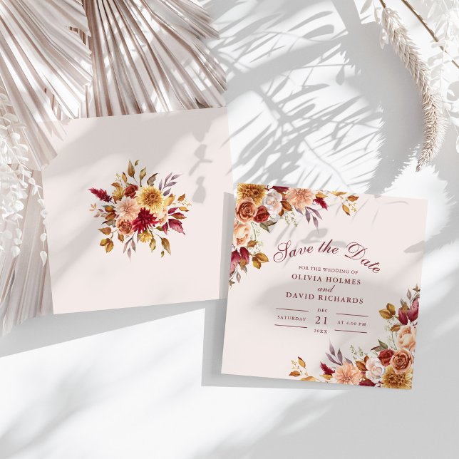 Reserva La Fecha Flores Silvestres de Terracota Naranja Quemada Mod (Modern Burnt Orange Terracotta Wildflowers Wedding Save The Date on a sunny white table.)