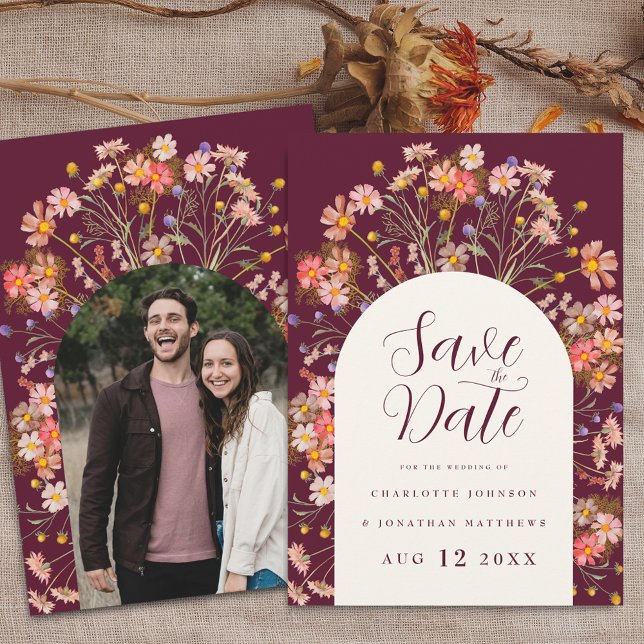 Reserva La Fecha Foto Boda Boho Otoño Rústica Flor Silvestre (Photo arch boho fall rustic wildflower floral arch burgundy ivory cream wedding save the date invite)