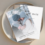 Reserva La Fecha Foto Boda simple moderna<br><div class="desc">Elegante y moderna boda fotográfica salva la tarjeta de cita. La tarjeta presenta un moderno "Save the Date",  que se puede cambiar a un tipo de letra de su elección que está disponible aquí cuando pulse el botón "Personalizar".</div>
