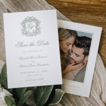 Foto de boda con monograma de cresta verde salvia