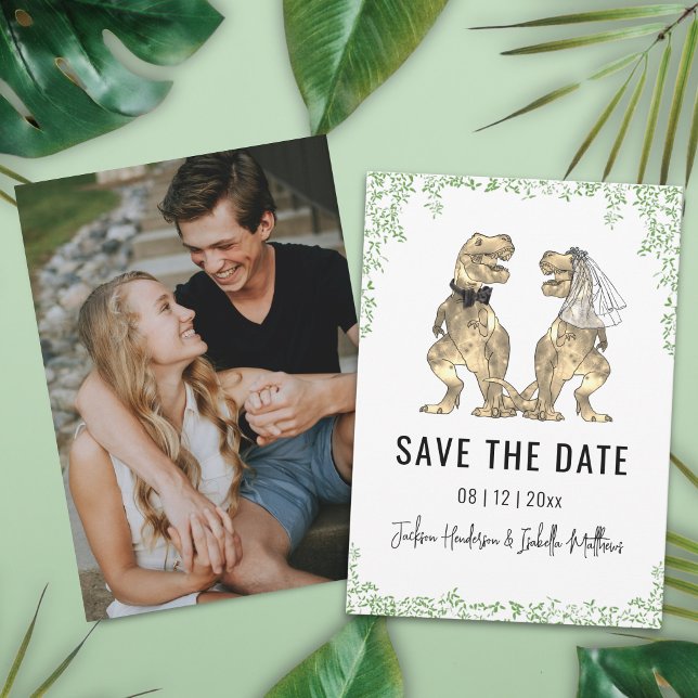 Reserva La Fecha Foto de boda con tema de dinosaurios  (Funny dinosaur bride and groom wedding save the date photo card Watercolor eucalyptus foliage)