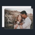 Reserva La Fecha Foto de boda geométrica y con letra<br><div class="desc">Ahorra la fecha de la foto de boda geométrica y con letra. El color de fondo se puede cambiar. Interpretación moderna de boda rústica con letra manuscrita.</div>