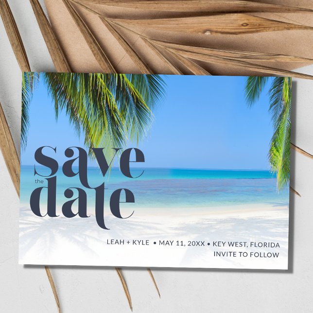 Reserva La Fecha Foto de boda tropical con palmeras en la playa  (Palm Tree Tropical Photo Beach Wedding Save The Date)