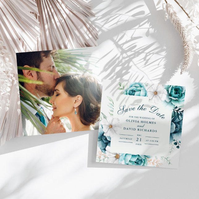 Reserva La Fecha Foto De Pareja De Flores Silvestres verde azuladas (Teal Wildflowers Couple Photo Save The Date Card on a sunny white table.)