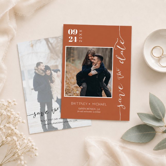 Reserva La Fecha Foto de Terracota para Salvar la Fecha (Trendy terracotta save the date featuring modern minimalist, elegant handwritten flat card)