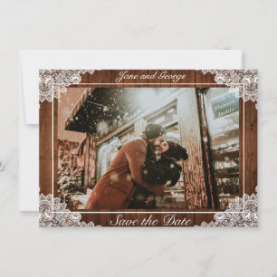 Reserva La Fecha Foto de un Boda de madera rústica y encaje blanco