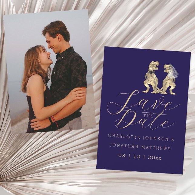 Reserva La Fecha Foto divertida de la boda de un dinosaurio (Dinosaur wedding save the date navy blue photo invitation funny jurassic T-Rex dino bride and groom)