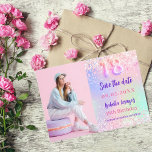 Reserva La Fecha Foto holográfica de color rosa morado por 18 años<br><div class="desc">Un moderno y elegante Save the Date para una fiesta de 18 años. Fondo holográfico,  rosa,  color verde de menta morado. Personalice y agregue una foto,  fecha y nombre.</div>