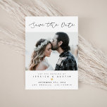 Reserva La Fecha Foto minimalista Guardar la fecha | Negro y oro<br><div class="desc">Nuestra Minimalista tarjeta Save the Date es perfecta para marcar el tono de un boda moderno y simplista.</div>