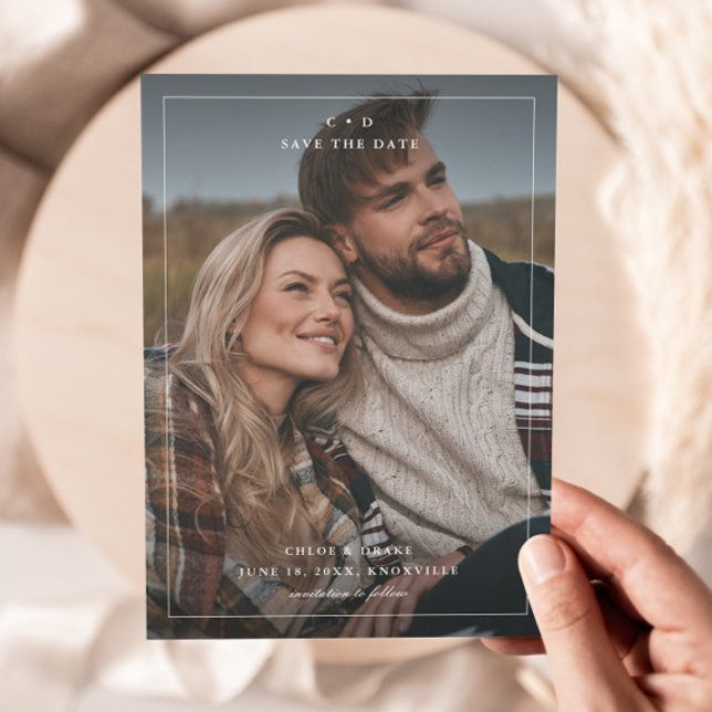 Reserva La Fecha Foto simple de Boda blanco y negro (Simple Monogram Photo Wedding Save the Date.)