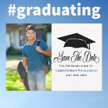 Reserva La Fecha Graduación de fotos de grado moderno<br><div class="desc">Cree una graduación impresionante ahorre la tarjeta de foto de fecha para la clase de 2023 con un diseño elegante y moderno - perfecto para compartir con amigos y familia! Incorpore su foto de retrato preferida de clase superior. Incluye un diseño moderno con un tapón de graduación simbólico, tipografía de...</div>
