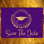 Reserva La Fecha Graduación Guardar La Fecha De Grado De Oro Púrpur<br><div class="desc">Me gusta diseñar obras de arte para las graduaciones. Se trata de una moderna carta de anuncio de estilo clásico, simple y elegante, dorado y rojo de color. Texto de estilo moderno. Añade tu propio mensaje en la parte posterior de las tarjetas dándole detalles a tu familia y amigos para...</div>