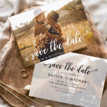 Reserva La Fecha Guardar la foto de los corazones manuscritos blanc<br><div class="desc">Boda manuscrita Guarda las tarjetas de fecha que tienen una foto en la parte delantera y trasera. Las tarjetas Save the Date Fall, Autumn, Winter, Spring o Summer contienen una moderna tipografía de escritura cursiva con letras a mano con corazones elegantes, sencillos y modernos para usar después de la minimalista...</div>