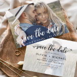 Reserva La Fecha Guardar la foto de los corazones manuscritos blanc<br><div class="desc">Boda manuscrita Guarda las tarjetas de fecha que tienen una foto en la parte delantera y trasera. Las tarjetas Save the Date Fall, Autumn, Winter, Spring o Summer contienen una moderna tipografía de escritura cursiva con letras a mano con corazones elegantes, sencillos y modernos para usar después de la minimalista...</div>