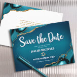 Reserva La Fecha Guión de agate de color turquesa moderno Mitzvah<br><div class="desc">¡Asegúrate de que todos tus amigos y parientes puedan celebrar el hito de tu hijo Bar Mitzvah! Envíe esta tarjeta de invitación "Save the Date", única, moderna y personalizada. Tipografía de escritura blanca y una falsa estrella dorada de David superponen un fondo oscuro azul turquesa profundo con agate azul turquesa...</div>