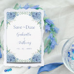 Reserva La Fecha Guión floral de color de agua azul de Hydrangeas<br><div class="desc">Las hortensias de color azul bonito con acuarelas suaves son perfectas para este recordatorio boda de primavera y verano boda "Save the Date". Guión azul de coordinación y tipografía. Personalizar según sea necesario. Para hacer personalizar, haga clic en el enlace "personalizar más adelante" y utilice la herramienta de diseño para...</div>