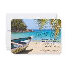 Hermosa playa tropical con lancha