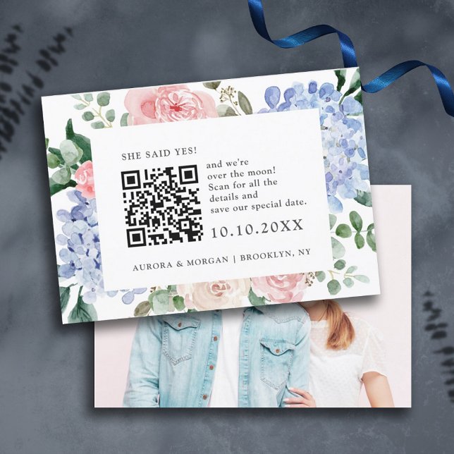 Reserva La Fecha Hirguidas azul turbulento marea rosa pastel Foto c (Dusty blue powder pink hydrangea photo QR code save the date card)