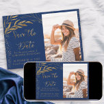 Reserva La Fecha Hoja de oro y caligrafía Foto azul real<br><div class="desc">Elegante Hoja de Oro y Azul Real Salven la Fecha con su propia foto y caligrafía con letras a mano ornamentadas. La plantilla está configurada para que subas una imagen del membrete y la personalizes con tu fecha de celebración. El diseño tiene hojas trazadas de líneas finas y hojas de...</div>