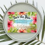 Reserva La Fecha Isla Paraíso Tropical<br><div class="desc">Tropical save the date cards incluye una playa acuarela,  flores rosadas y coralinas de hibisco y hojas de palma que rodean tus nombres,  fecha boda,  ubicación y sitio web boda u otra información. El lado inverso es hermoso azul océano. Personalice con sus nombres e información de bodas.</div>
