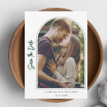 Reserva La Fecha La moderna boda de arcos fotográficos salva la fec<br><div class="desc">Captura la magia de tu historia de amor con nuestra elegante tarjeta de fotos Save the Date de personalizable, un lienzo esperando para encuadrar tu momento más preciado. Esta plantilla de bonito diseño presenta una sofisticada tipografía de escritura que baila a través de la tarjeta, creando un ambiente íntimo y...</div>