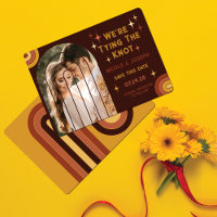 La tipografía audaz del retro 70 Boda del arco iri