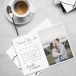 Reserva La Fecha Lápices En El Calendario Mínimo Moderno Fotografía<br><div class="desc">Haz que tus invitados marquen sus calendarios con este blanco casual y moderno guarden la tarjeta de fecha. Diseñado en un estilo moderno y minimalista con "Pencil Us In!" mostrado en una moderna tipografía con letras a mano. Diseño sencillo de calendario con días presentados en un sencillo diseño cuadrado. Mueva...</div>