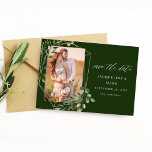 Reserva La Fecha Leaves y Eucalyptus Gold V Photo Save the Date GR<br><div class="desc">Haga que sus invitados se entusiasmen y estén listos para celebrar a su boda o fiesta con su tarjeta de fecha en verde. Tu foto, envuelta con Eucalyptus, Greenery y Gold es la característica de esta foto moderna y de Moda Salven la fecha. Esto ahorra que la fecha sea de...</div>