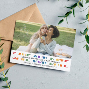 Reserva La Fecha Letras arcoiris foto de tipografía LGBTQ+ blanca