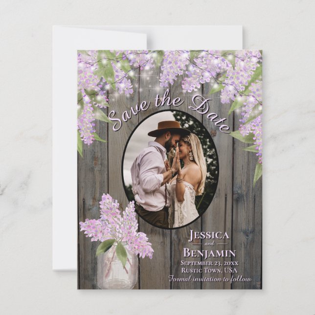 Reserva La Fecha Lilas y Luces en Madera de Granero Púrpura Boda (Anverso)