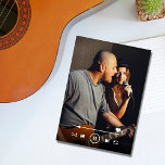 Reserva La Fecha Los amantes de la música QR Código Boda Foto Guard<br><div class="desc">Perfecto para los músicos y las parejas que se aferran a un amor compartido por la música, esto ahorra la fecha sin duda va a tocar la fibra de tus invitados y los deja con ansias esperando tu día especial. "¡Échale un vistazo a la celebración de una vida!" - esta...</div>