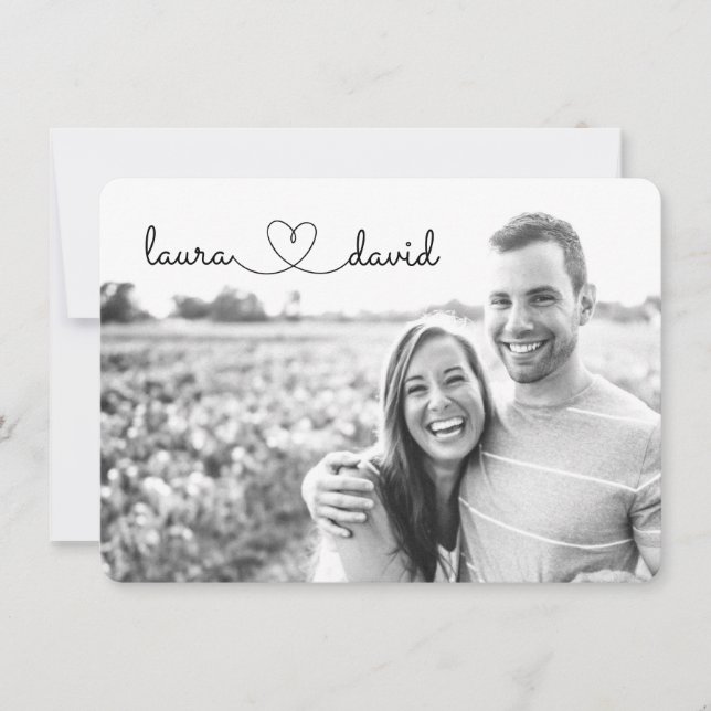 Reserva La Fecha Love Heart Modern Black & White Save the Date Card (Anverso)