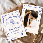 Reserva La Fecha Mano caprichosa Boda foto armada azul<br><div class="desc">Fije el tono de su boda con esta caprichosa mano dibujada a mano guardar la tarjeta de foto de fecha! Con detalles delicados y artísticos y una foto personalizada, este diseño combina con gusto creatividad y encanto. La tipografía suave y elegante realza el tema romántico, mientras que los detalles del...</div>