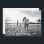 Reserva La Fecha Mensaje moderno | Guardar la foto de fecha<br><div class="desc">Esta simple y minimalista boda,  guardar la tarjeta de fecha,  incluye su propia foto personal con un elegante texto en blanco. La parte trasera está decorada con un diseño de color rosa intenso.</div>