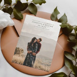Reserva La Fecha Mezcla moderna y foto minimalista de sangre comple<br><div class="desc">Anuncie su día especial con elegancia y simplicidad con esta minimalista tarjeta Save The Date que incluye una foto de compromiso de sangrado completo. Añade una de tus imágenes favoritas para crear un keepsake único. Combina y combina con piezas coordinadoras para una suite de invitaciones cohesivas. Cree recuerdos atemporales con...</div>