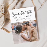 Reserva La Fecha Minimalista Guardar la foto manuscrita de fecha<br><div class="desc">Foto manuscrita moderna y elegante Guardar la tarjeta Boda de fecha. La tarjeta de invitación para guardar la fecha incluye una moda y una tipografía elegante con un diseño simple y minimalista sobre un fondo blanco al que se puede añadir la imagen de fotografía de compromiso personalizada.</div>