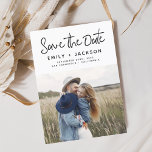 Reserva La Fecha Minimalista Guardar la foto manuscrita de fecha<br><div class="desc">Foto manuscrita moderna y elegante Guardar la tarjeta Boda de fecha. La tarjeta de invitación para guardar la fecha incluye una moda y una tipografía elegante con un diseño simple y minimalista sobre un fondo blanco al que se puede añadir la imagen de fotografía de compromiso personalizada.</div>