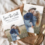 Reserva La Fecha Minimalista Guardar la foto manuscrita de fecha<br><div class="desc">Foto manuscrita moderna y elegante Guardar la tarjeta Boda de fecha. La tarjeta de invitación para guardar la fecha incluye una moda y una tipografía elegante con un diseño simple y minimalista sobre un fondo blanco al que se puede añadir la imagen de fotografía de compromiso personalizada.</div>