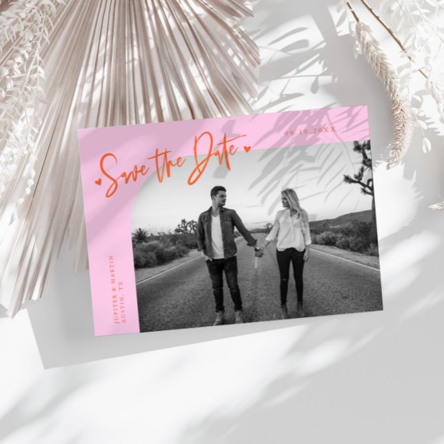 Reserva La Fecha Modern Script Heart Orange Pink Curved Frame Photo (Subido por el creador)