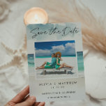 Reserva La Fecha Moderna acuarela Ocean Beach Dos Fotos<br><div class="desc">Moderno acuarela Ocean Beach Two Photo Save the Date - Una preciosa acuarela Save the Date con un océano turquesa y una playa de arena blanca. Tu hermosa foto aparece en la parte delantera y en la parte trasera de la invitación. La parte posterior de la invitación también incluye un...</div>